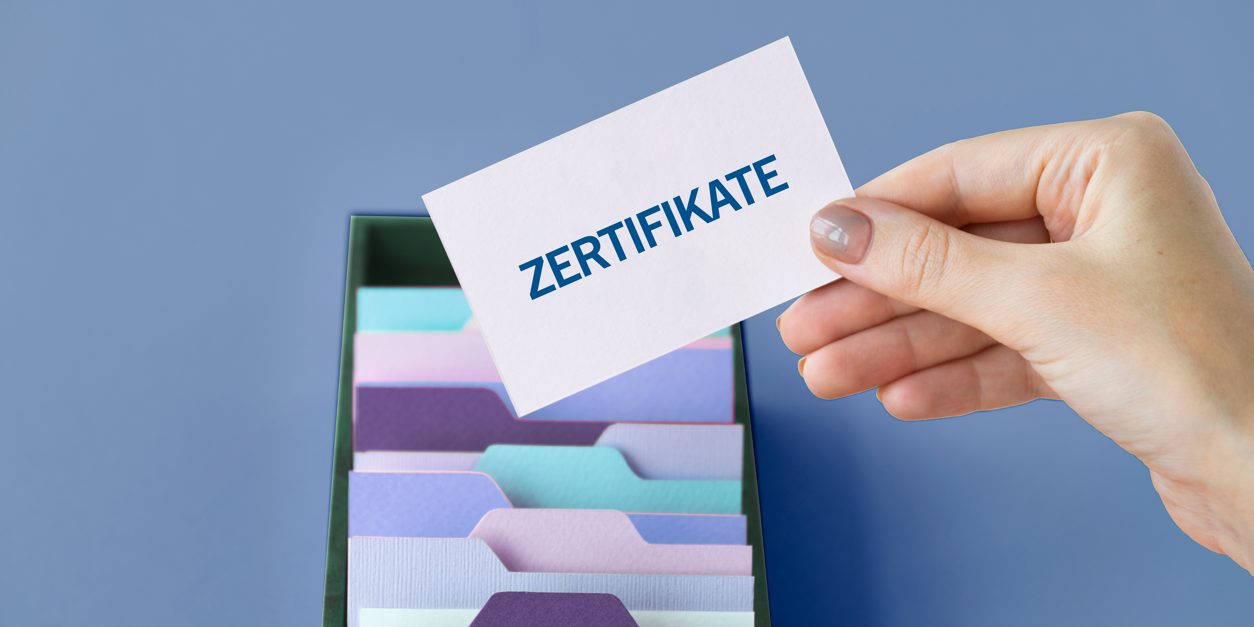 Karteikarte mit dem Wort Zertifikate Karteikarte mit dem Wort Zertifikate